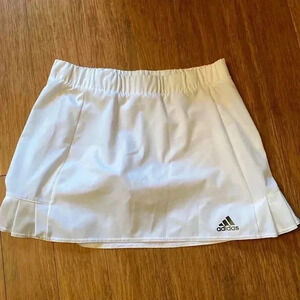 Adidas climalite white skort size M/L - elastic waist - pleated hem
